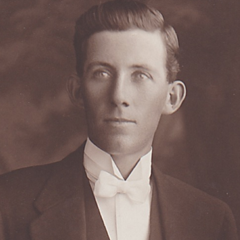 Photo of photos/Andrew Clifford McLennan b1893 portrait 1922